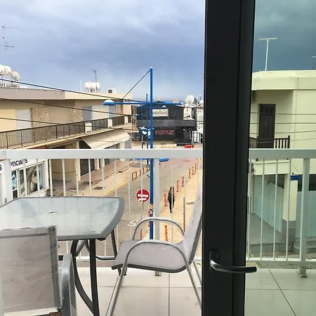 Cross Road 아이아 나파