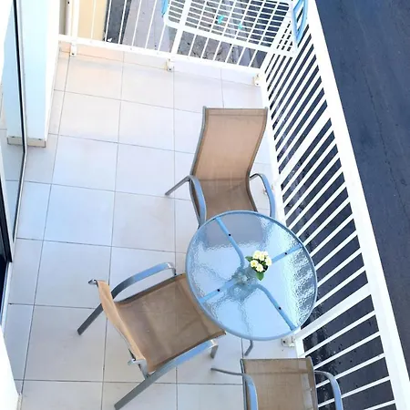 Cross Road 아파트