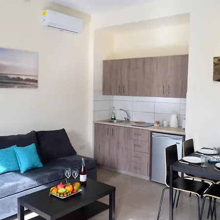 Cross Road 아이아 나파