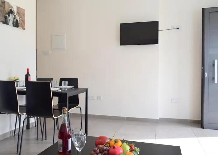 Cross Road * Ayia Napa