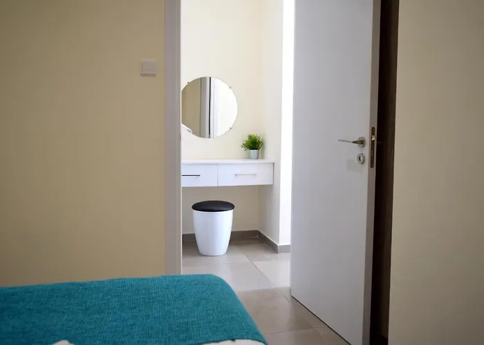 Apartment Cross Road