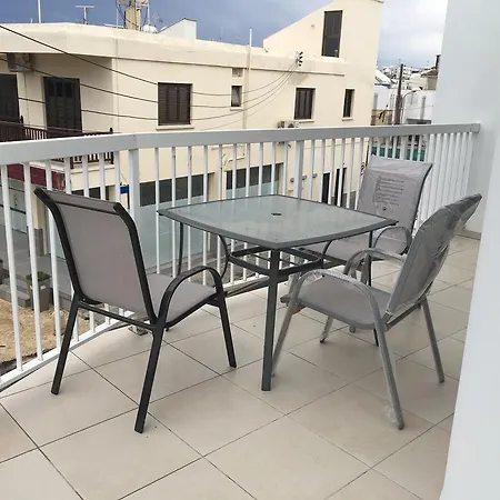 Apartment Cross Road