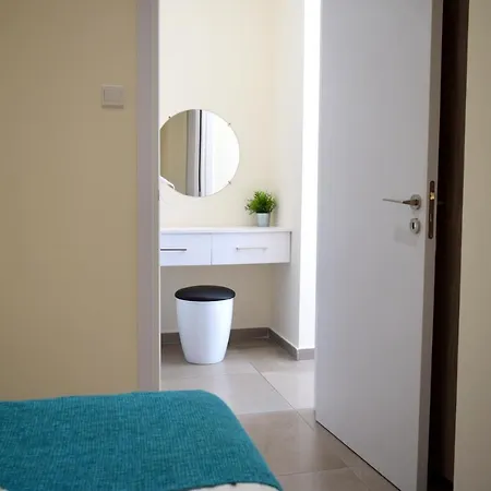 Apartment Cross Road